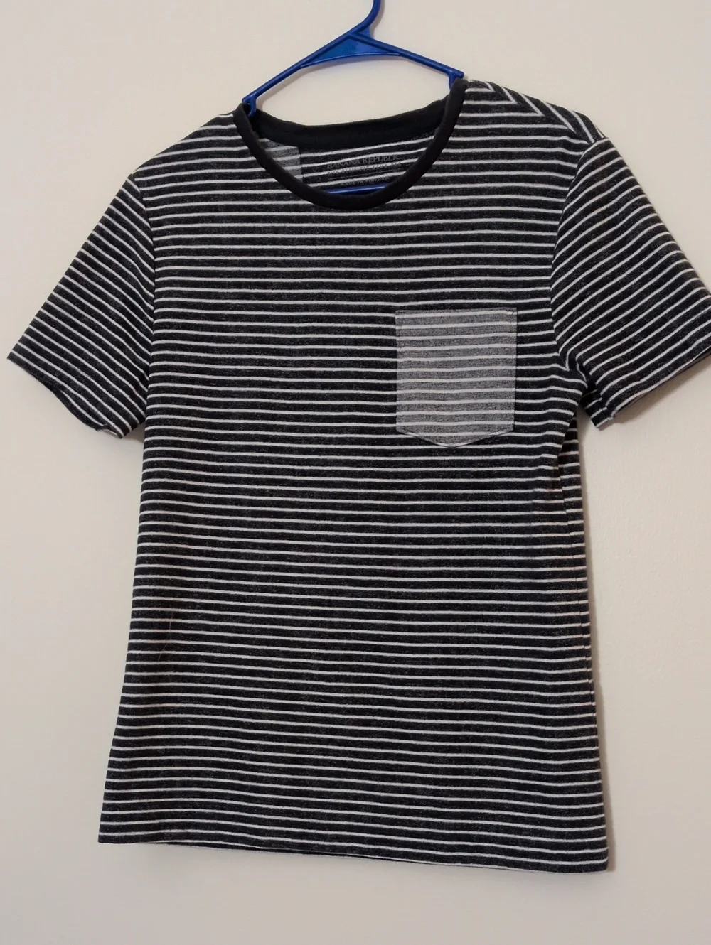 Banana Republic EUC Men's Soot Black & White Striped Shirt Pocket Crew Neck Sz S